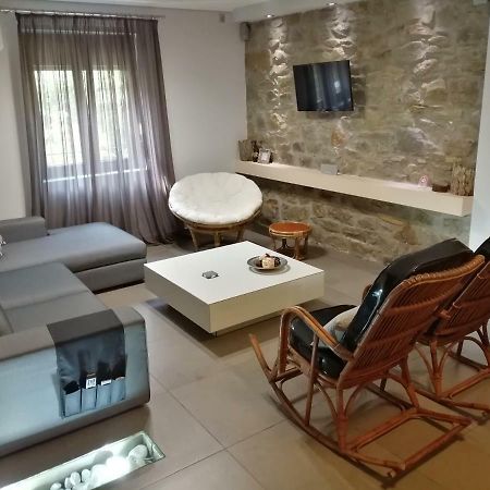 Modern Residence In The Center Of Trikala 외부 사진