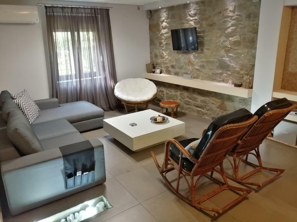 Modern Residence In The Center Of Trikala 외부 사진