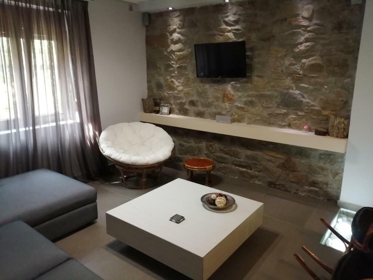Modern Residence In The Center Of Trikala 외부 사진
